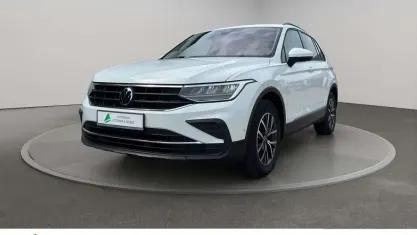 Gebraucht VW Tiguan Life 150 PS (110 kW) 2023 Pure white SUV