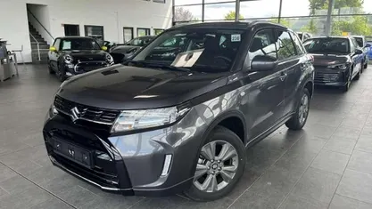 Titan dark gray metallic Gebraucht 2025 Suzuki Vitara Comfort SUV | 22.470 € (Fairer Preis)