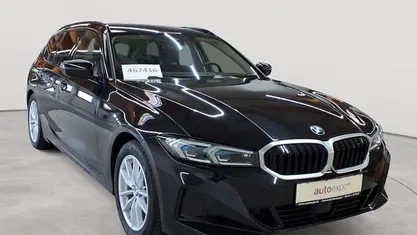 Gebraucht BMW 320 Sport Line 190 PS (139 kW) 2023 Saphirschwarz metallic Kombi