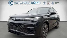 Grenadillschwarz metallic Neu 2025 VW Tiguan Style SUV | 51.000 € (Superpreis)