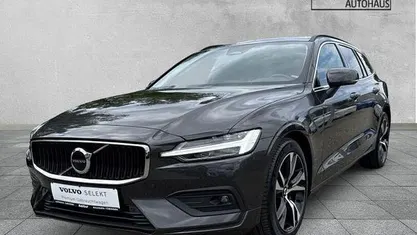 Platinum grey / metallic Gebraucht 2024 Volvo V60 Core Kombi | 36.900 € (Guter Preis)