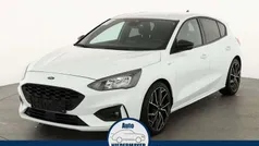 Frost weiß Gebraucht 2022 Ford Focus ST-Line Limousine | 18.995 € (Guter Preis)