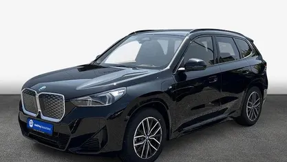 Saphirschwarz metallic Neu 2025 BMW iX1 M Sport SUV | 55.990 € (Fairer Preis)