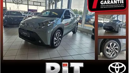 Urban khaki / night sky black Neu 2025 Toyota Aygo Kleinwagen | 16.990 € (Fairer Preis)
