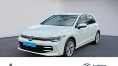 Weiß Neu 2025 VW Golf VIII Life Limousine | 25.660 € (Superpreis)