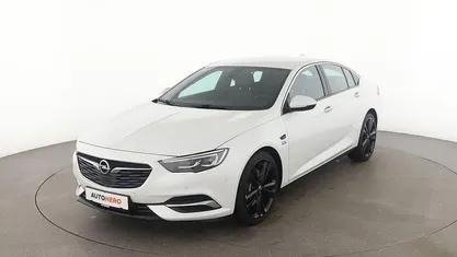 Weiß Gebraucht 2017 Opel Insignia Innovation Limousine | 18.120 € (Fairer Preis)