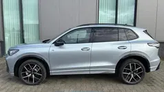 Perleffektlackierung grenadi... Neu 2025 VW Tiguan R-line SUV | 52.795 € (Fairer Preis)