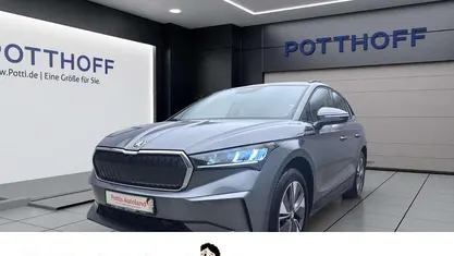 Grau Gebraucht 2023 Skoda Enyaq iV Loft SUV | 28.577 € (Guter Preis)