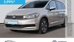 Ivory silver metallic Gebraucht 2023 VW Touran Move Van / Kleinbus | 34.995 € (Fairer Preis)