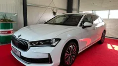 Kristall weiss Gebraucht 2024 Skoda Superb Selection Kombi | 35.999 € (Fairer Preis)