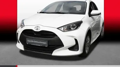 Gebraucht Toyota Yaris Basis 72 PS (52 kW) 2022 Schneeweiß Kleinwagen