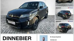 Schwarz (metallic) Gebraucht 2024 Suzuki Vitara Comfort+ SUV | 26.640 € (Fairer Preis)