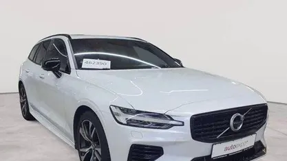 Crystal weißperleffekt Gebraucht 2020 Volvo V60 R-Design Kombi | 27.389 € (Fairer Preis)