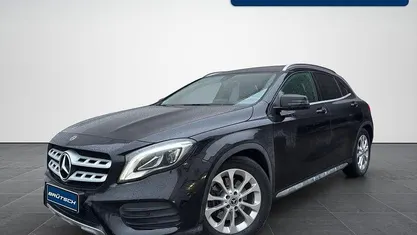 Kosmosschwarz metallic Gebraucht 2019 Mercedes GLA250 AMG line SUV | 27.580 € (Fairer Preis)
