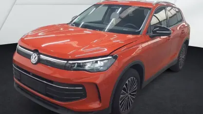 Gebraucht VW Tiguan Life 150 PS (110 kW) 2025 Rot SUV
