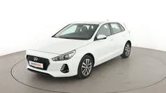 Weiß Gebraucht 2018 Hyundai i30 Trend Limousine | 12.710 € (Fairer Preis)