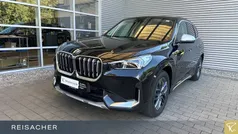 Saphirschwarz metallic Gebraucht 2023 BMW iX1 xLine SUV | 42.949 € (Fairer Preis)
