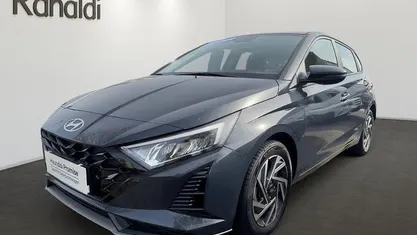Met (grau Gebraucht 2024 Hyundai i20 Trend Limousine | 19.890 € (Fairer Preis)