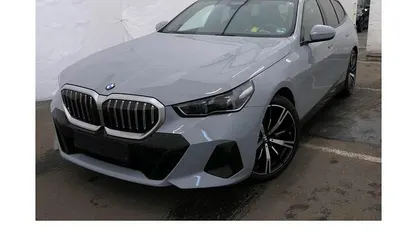 Gebraucht BMW 520 M Sport 197 PS (144 kW) 2025 Grau Kombi
