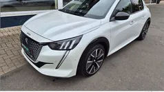Weiß Gebraucht 2021 Peugeot e-208 GT Kleinwagen | 19.690 € (Fairer Preis)