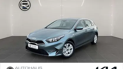 Grau Gebraucht 2024 Kia Ceed Vision Kleinwagen | 19.990 € (Fairer Preis)
