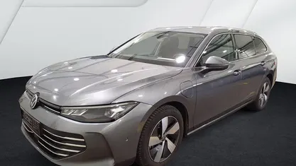 Grau Gebraucht 2025 VW Passat Business Kombi | 36.430 € (Fairer Preis)