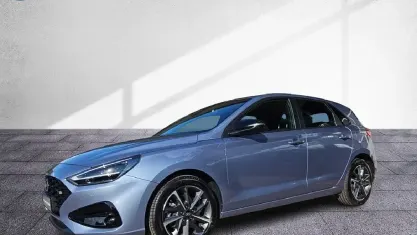 Gebraucht Hyundai i30 Advantage 101 PS (74 kW) 2024 Meta blue / mic Limousine