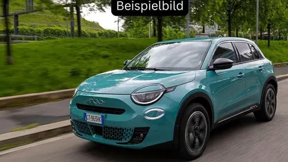 Neu Fiat 600 Business 101 PS (74 kW) 2025 Grün (mare grün) SUV