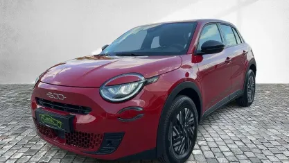 Gebraucht Fiat 600 Basis 101 PS (74 kW) 2025 Passione rot SUV
