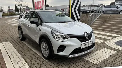Gebraucht Renault Captur Equilibre 91 PS (66 kW) 2023 Perlmuttweiß metallic + blackpearlschwarz (weiß) SUV