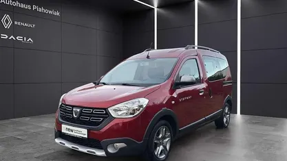 Rot Gebraucht 2019 Dacia Dokker Stepway Van / Kleinbus | 14.485 € (Fairer Preis)