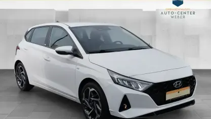 Used Hyundai i20 Intro Edition 101 HP (74 kW) 2021 White Hatchback