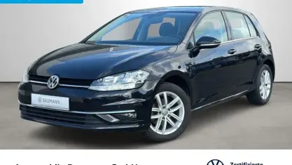 Gebraucht VW Golf VII Comfortline 110 PS (80 kW) 2017 Deep black perleffekt Limousine