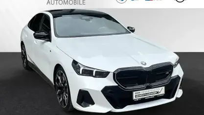 Gebraucht BMW i5 M Sport 442 kW (601 PS) 2025 Mineralweiss metallic Limousine