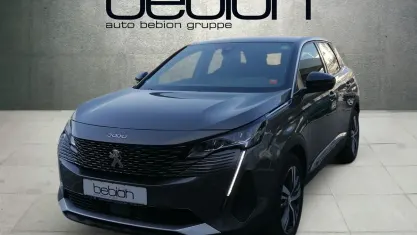 Gebraucht Peugeot 3008 Allure 131 PS (96 kW) 2023 Metfa platinium grau SUV