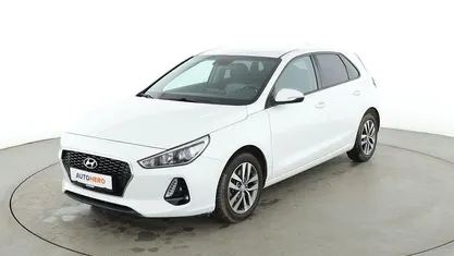 Weiß Gebraucht 2017 Hyundai i30 Trend Limousine | 12.290 € (Fairer Preis)