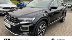 Deep black perleffekt Gebraucht 2021 VW T-Roc Active SUV | 25.990 € (Fairer Preis)
