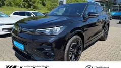Deep black perleffekt Gebraucht 2024 VW Tiguan R-line SUV | 53.190 € (Guter Preis)