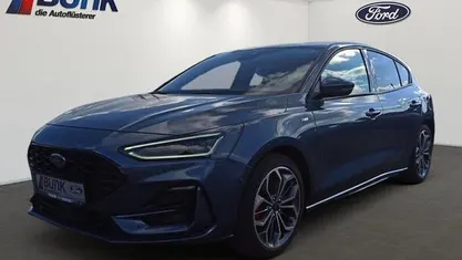 Chromablau metallic Gebraucht 2023 Ford Focus ST-Line Limousine | 21.700 € (Fairer Preis)