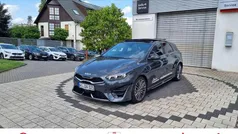 Grau Gebraucht 2025 Kia Ceed GT GT-Line Limousine | 30.400 € (Fairer Preis)