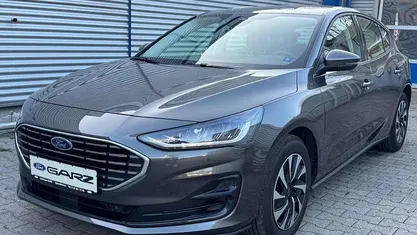 Grau Gebraucht 2025 Ford Focus Titanium Limousine | 23.650 € (Guter Preis)