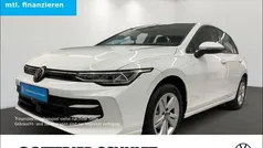 Gebraucht 2024 VW Golf VIII Life Limousine | 23.450 € (Guter Preis)