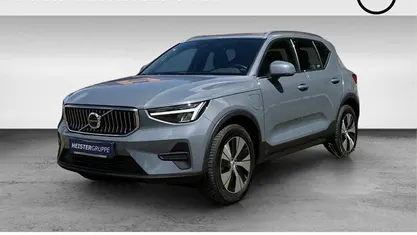 Grau Gebraucht 2022 Volvo XC40 Core SUV | 34.890 € (Fairer Preis)