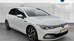 Oryxweiß perlmutteffekt (metallic) Gebraucht 2022 VW Golf VIII Style Limousine | 26.490 € (Fairer Preis)
