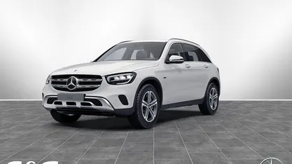 Gebraucht Mercedes GLC300e 211 PS (155 kW) 2020 Unilack polarweiß SUV