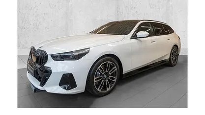 Gebraucht BMW 520 M Sport 197 PS (144 kW) 2025 Weiß Kombi