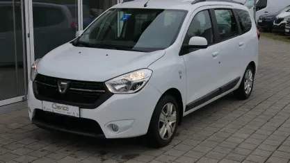 Gebraucht Dacia Lodgy Comfort 102 PS (75 kW) 2018 Gletscherweiss Van / Kleinbus