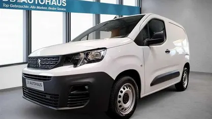 Gebraucht 2023 Peugeot Partner Premium Van / Kleinbus | 17.460 € (Fairer Preis)