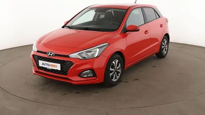 Gebraucht Hyundai i20 Trend 101 PS (74 kW) 2020 Rot Kleinwagen