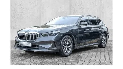 Gebraucht BMW 520 Sport Line 197 PS (144 kW) 2024 Grau Kombi